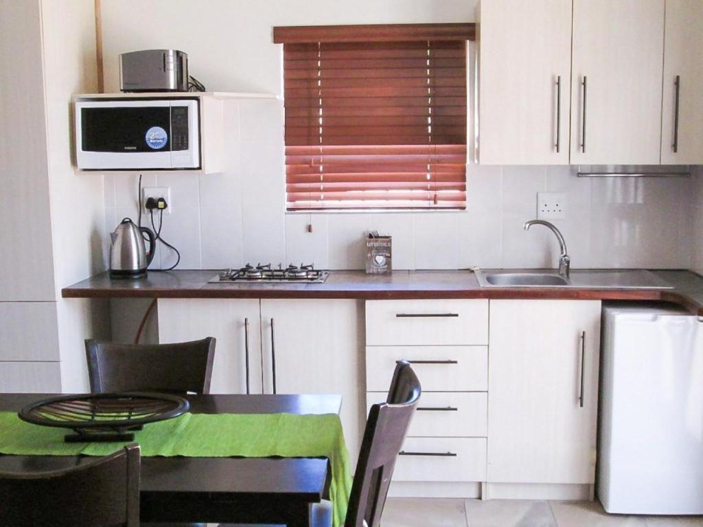 12 On Beach Guest House Saldanha Bay Exteriör bild